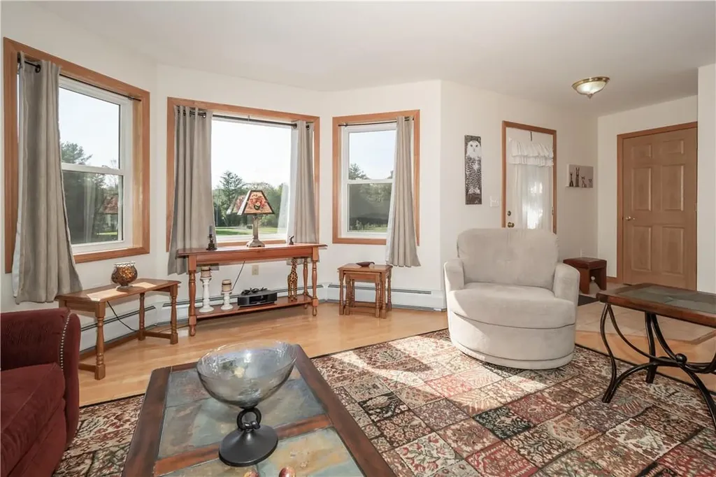 588 Quaker Lane Hyde Park NY 12538