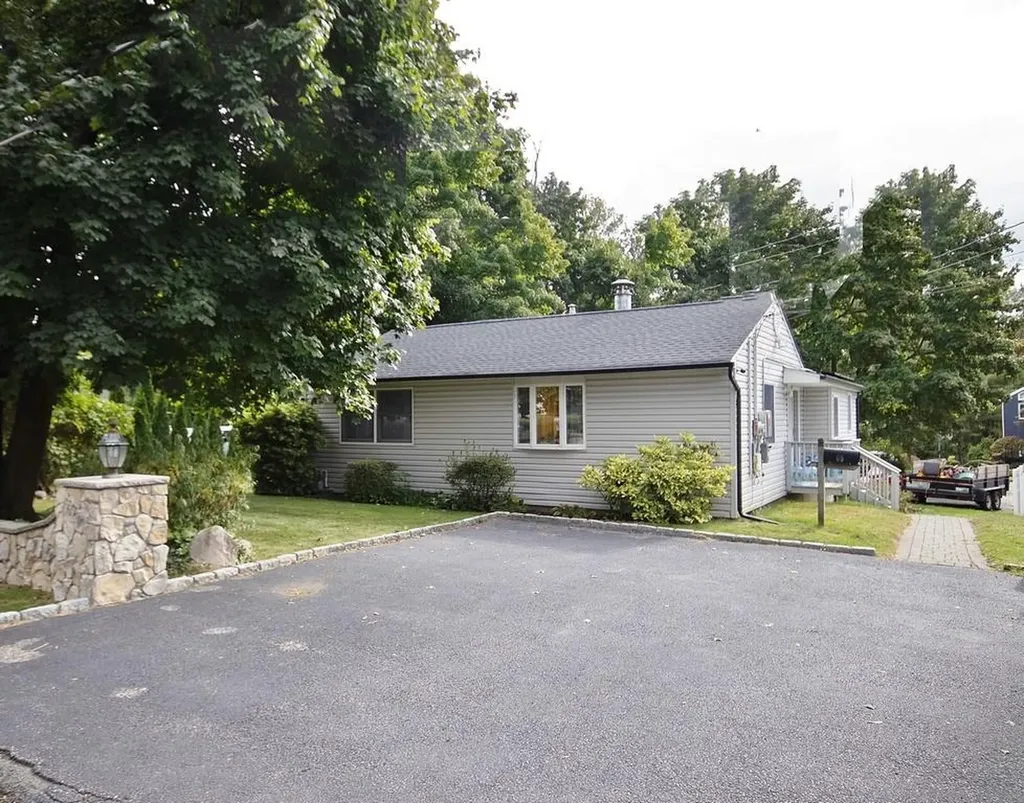 65 Blauvelt Road Nanuet NY 10954
