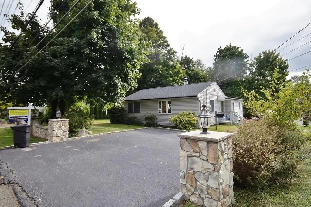 65 Blauvelt Road Nanuet NY 10954