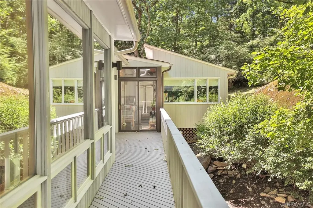 5 Deerfield Lane Mamaroneck NY 10543