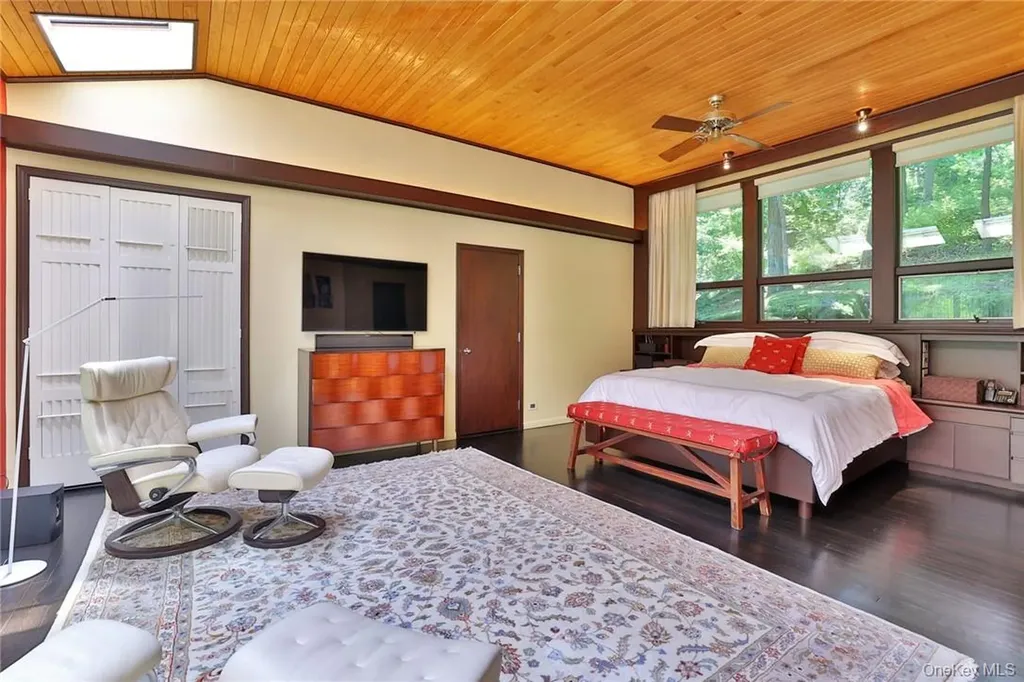 5 Deerfield Lane Mamaroneck NY 10543