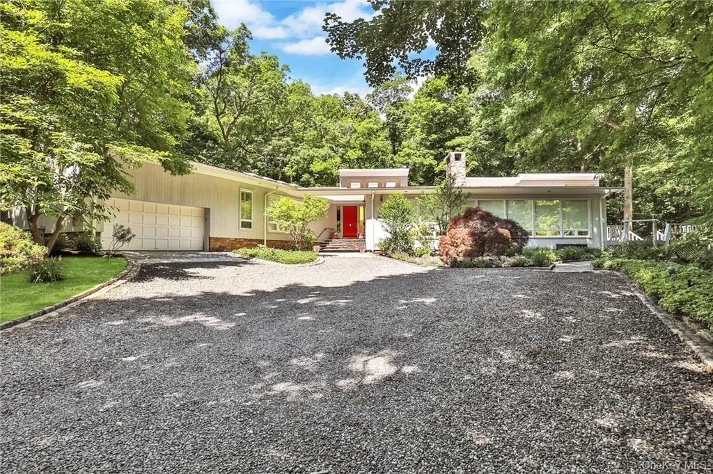 5 Deerfield Lane Mamaroneck NY 10543