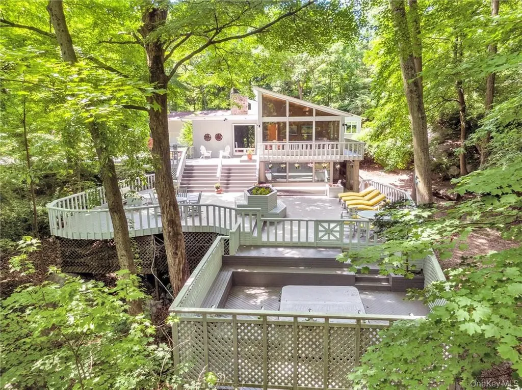 5 Deerfield Lane Mamaroneck NY 10543