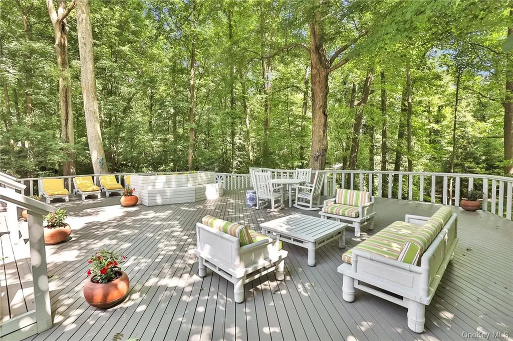 5 Deerfield Lane Mamaroneck NY 10543