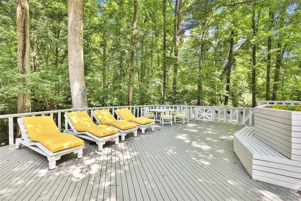 5 Deerfield Lane Mamaroneck NY 10543