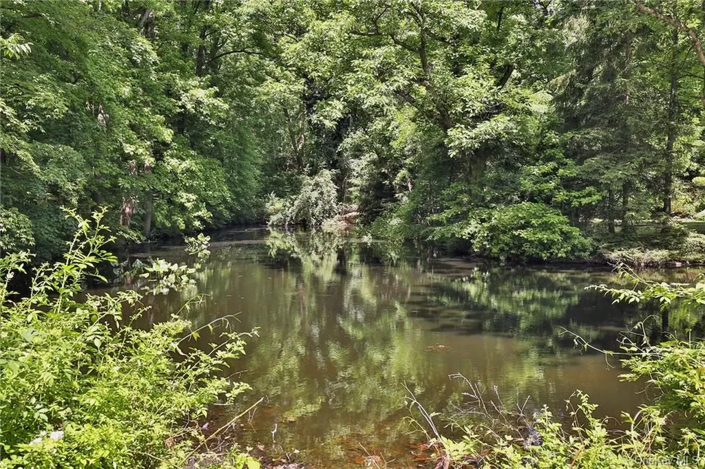 5 Deerfield Lane Mamaroneck NY 10543