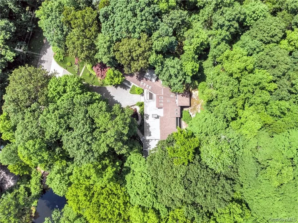 5 Deerfield Lane Mamaroneck NY 10543