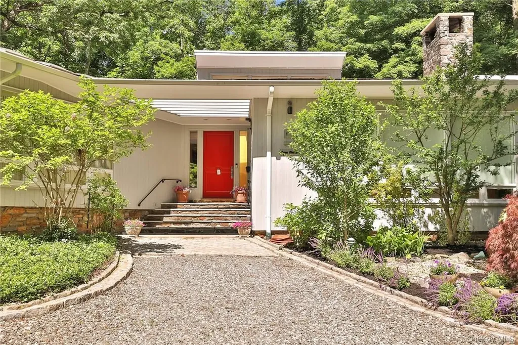 5 Deerfield Lane Mamaroneck NY 10543