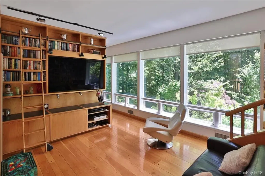 5 Deerfield Lane Mamaroneck NY 10543