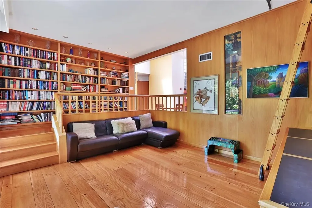5 Deerfield Lane Mamaroneck NY 10543