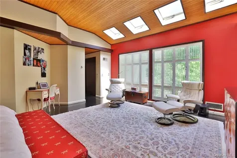 5 Deerfield Lane Mamaroneck NY 10543