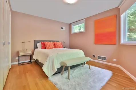 5 Deerfield Lane Mamaroneck NY 10543