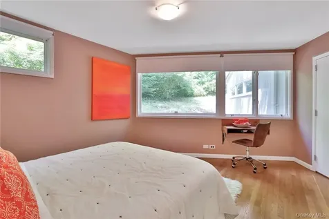 5 Deerfield Lane Mamaroneck NY 10543