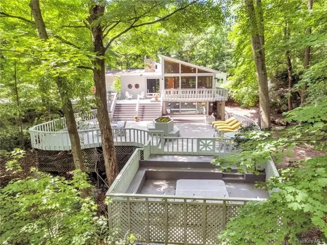 5 Deerfield Lane Mamaroneck NY 10543
