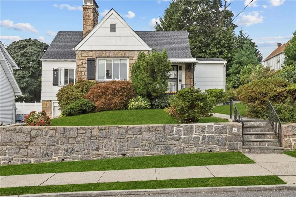 47 Staunton Street Yonkers NY 10704