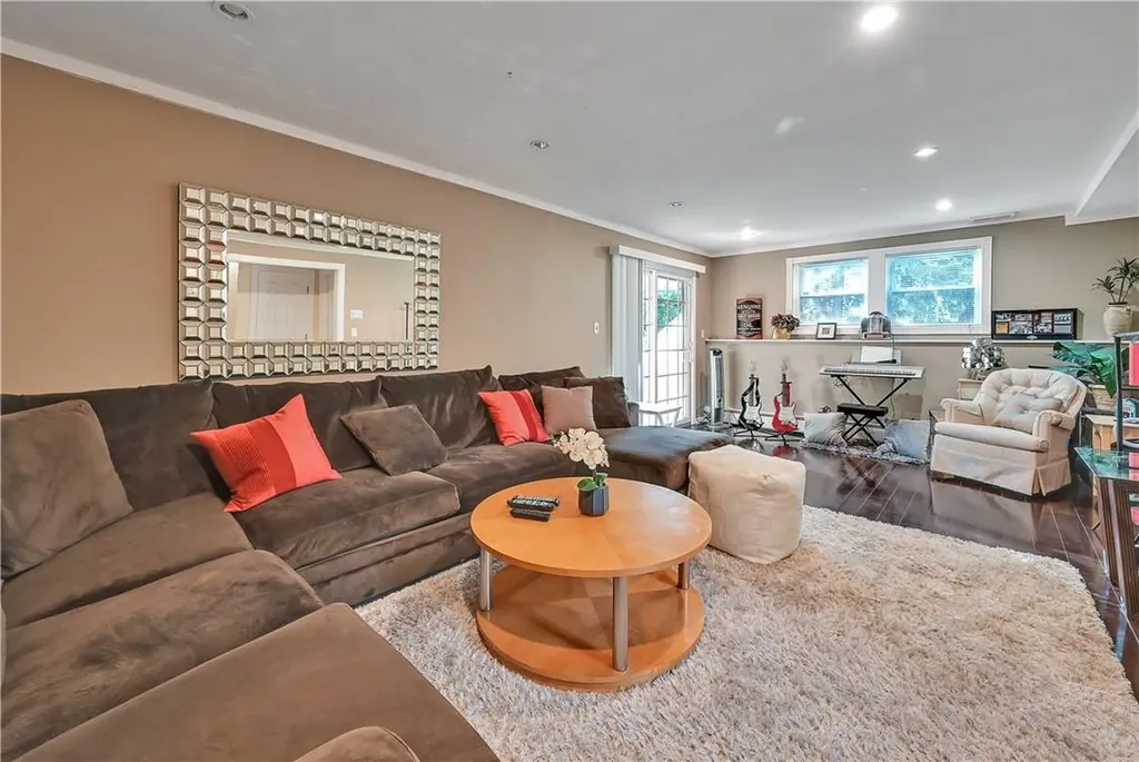 62 Tennyson Drive Nanuet NY 10954