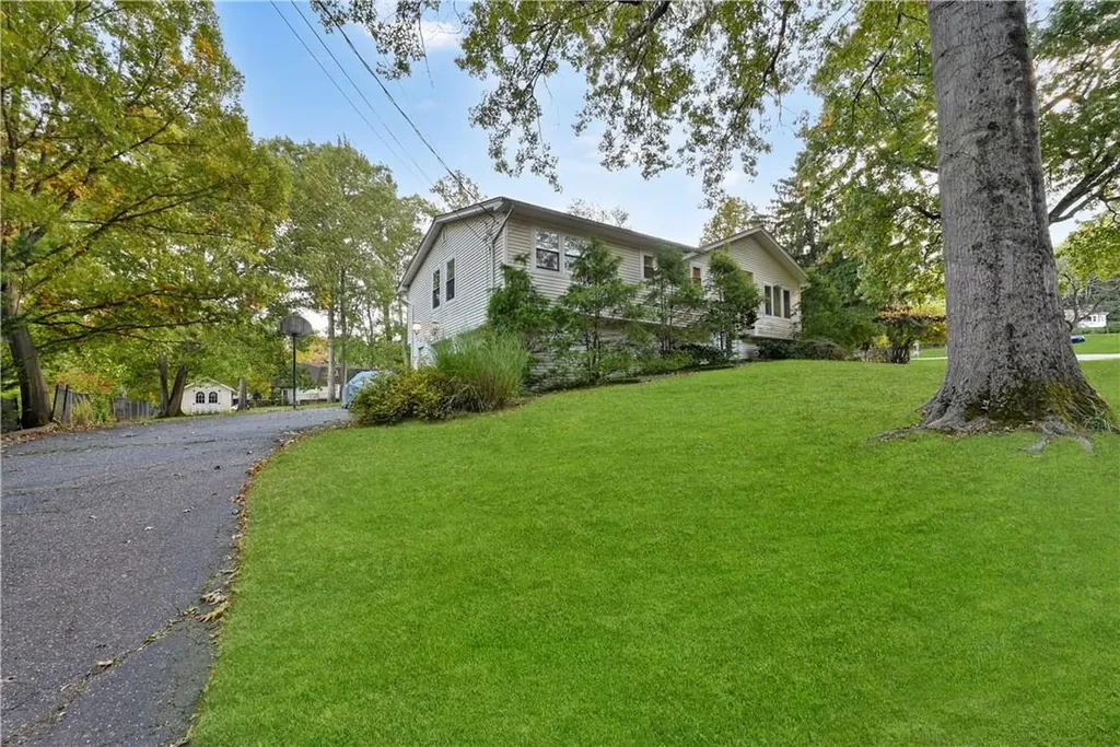 62 Tennyson Drive Nanuet NY 10954