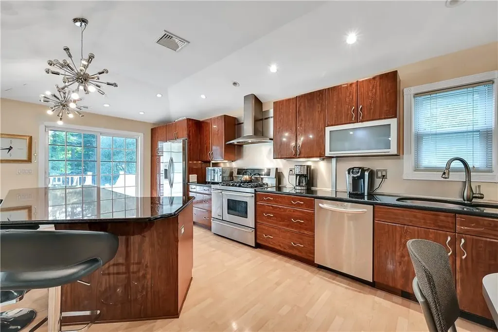 62 Tennyson Drive Nanuet NY 10954