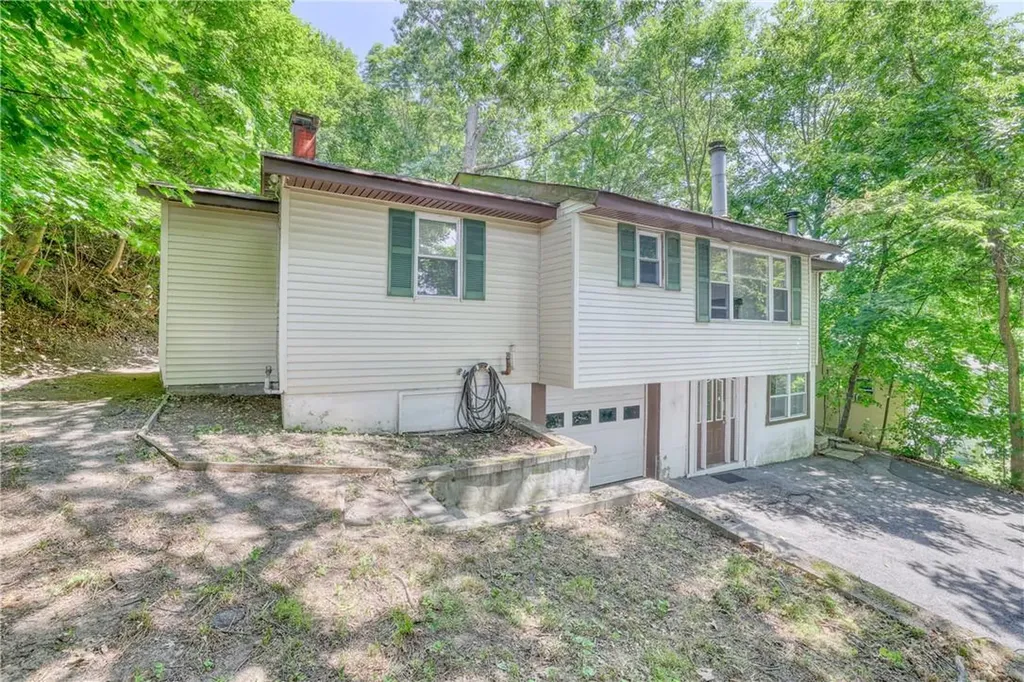 16 Sunrise Trail Monroe NY 10950