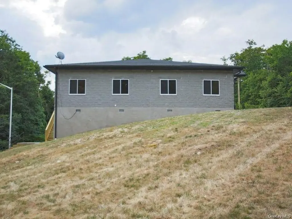 4 Corwin Court Newburgh NY 12550