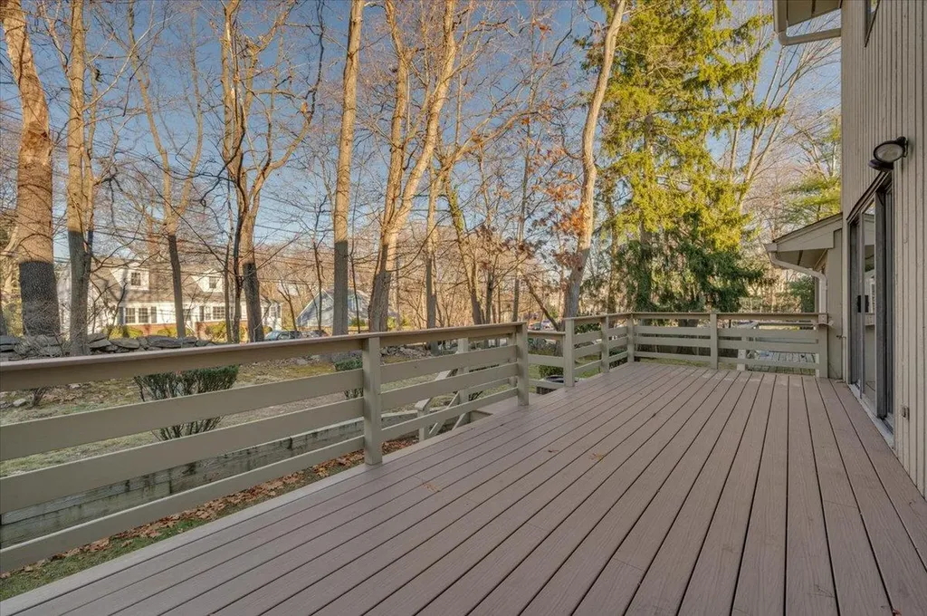 53 Tulip Tree Lane Mamaroneck NY 10543