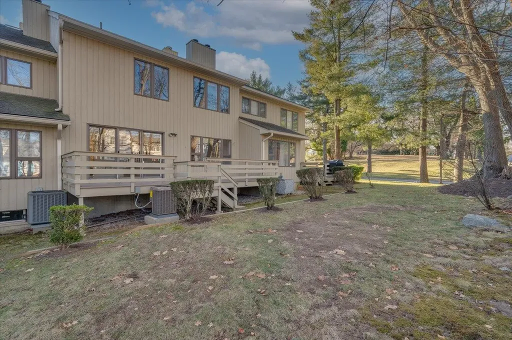 53 Tulip Tree Lane Mamaroneck NY 10543