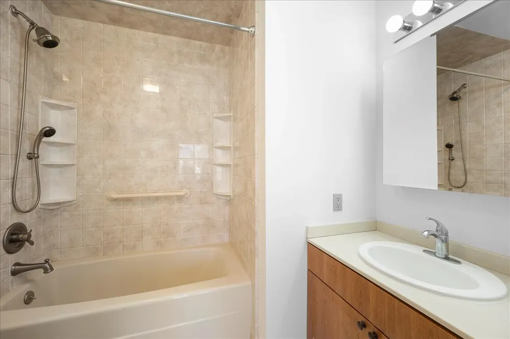 53 Tulip Tree Lane Mamaroneck NY 10543