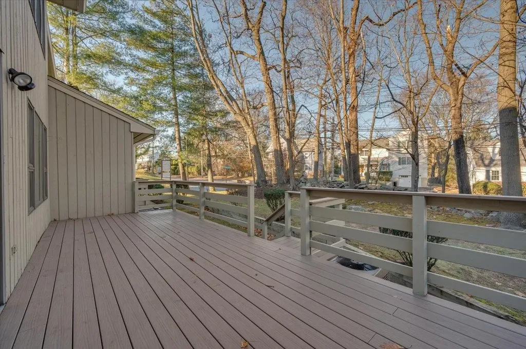 53 Tulip Tree Lane Mamaroneck NY 10543