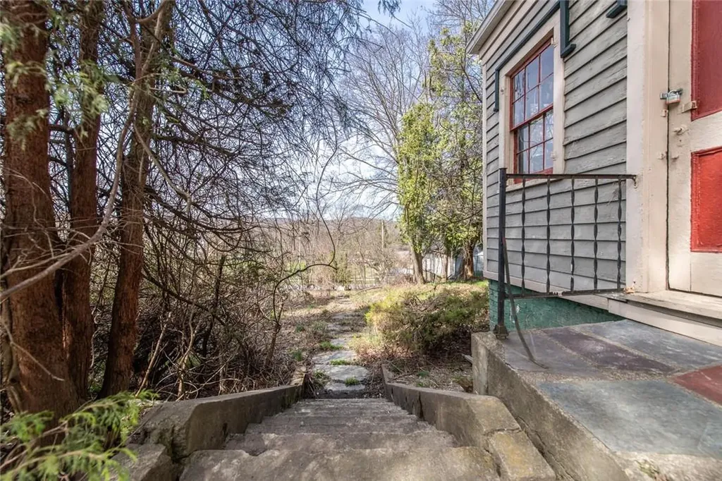 16 Garfield Place Poughkeepsie NY 12601