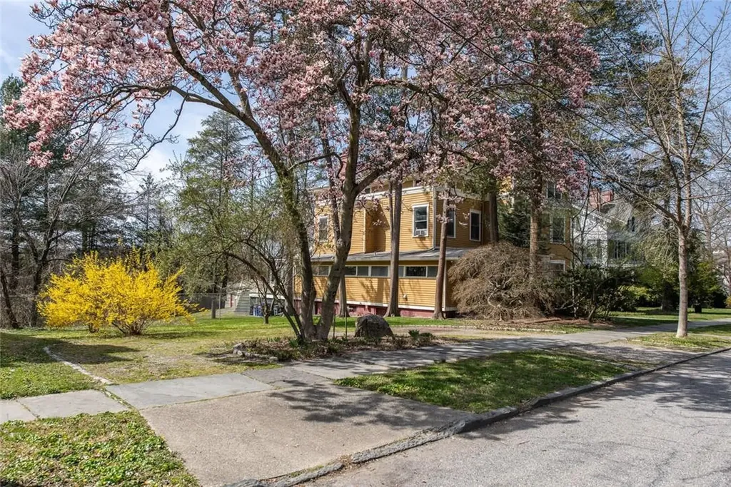 16 Garfield Place Poughkeepsie NY 12601