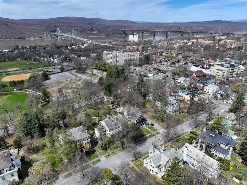16 Garfield Place Poughkeepsie NY 12601