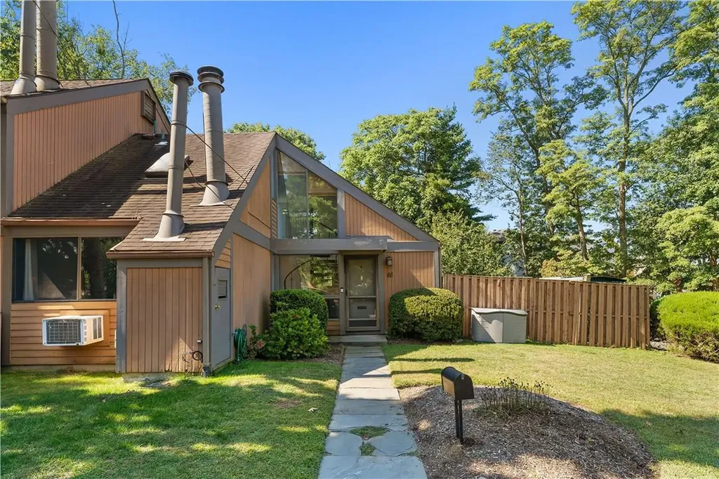 61 Round Hill Road Dobbs Ferry NY 10522