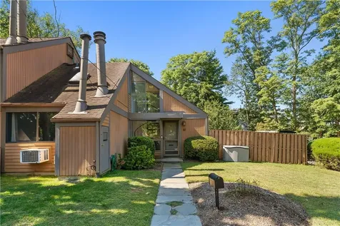 61 Round Hill Road Dobbs Ferry NY 10522