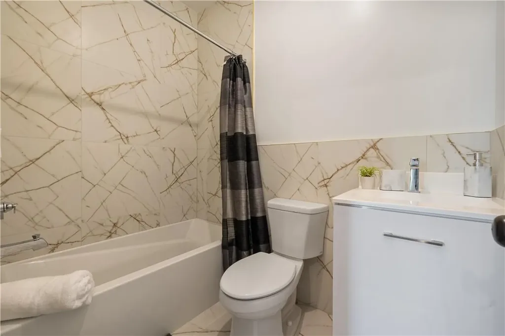 10 Crest Court Monsey NY 10952