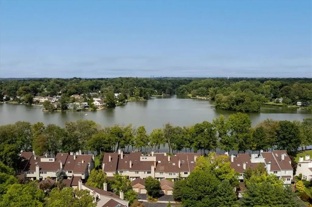 27 Waterside Close Eastchester NY 10709