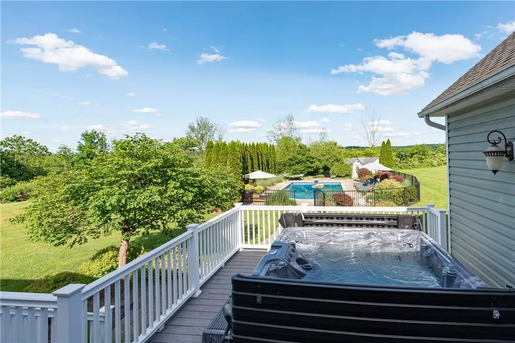 27 Gallagher Lane Pleasant Valley NY 12569