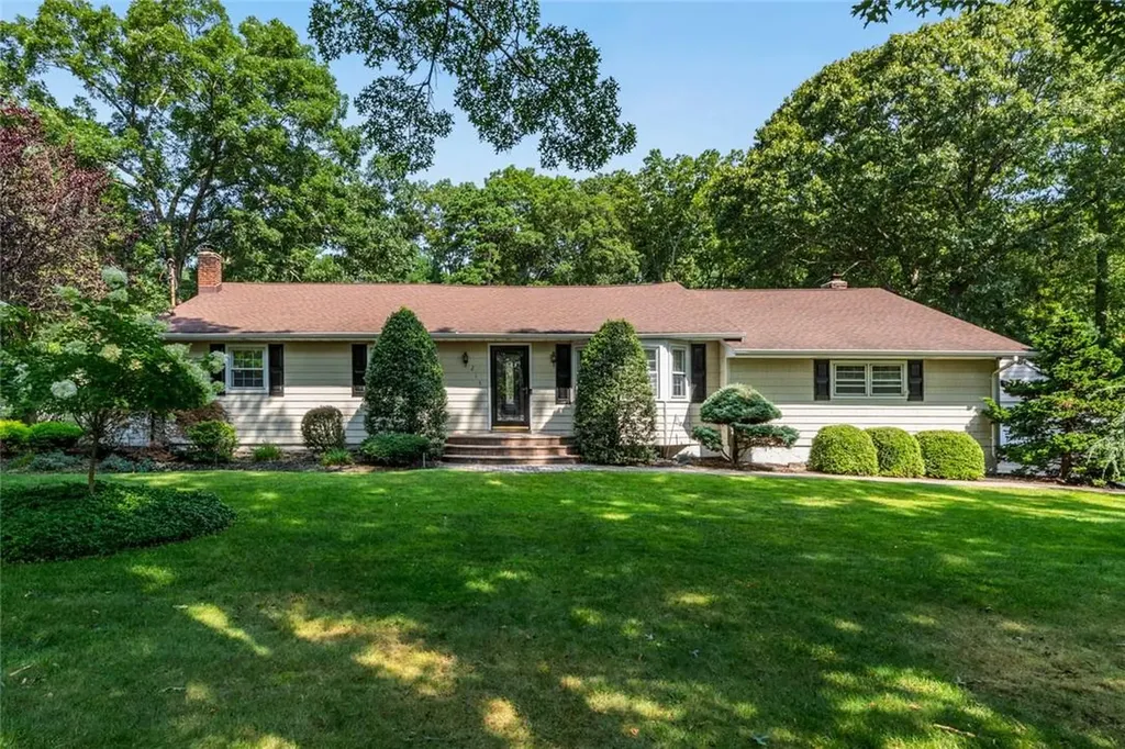 215 Johnson Avenue Islandia NY 11749