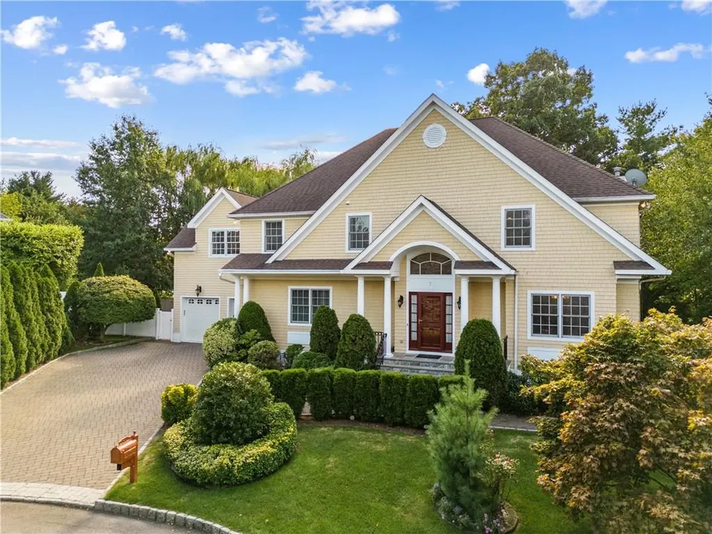 7 Mill Pond Lane New Rochelle NY 10805