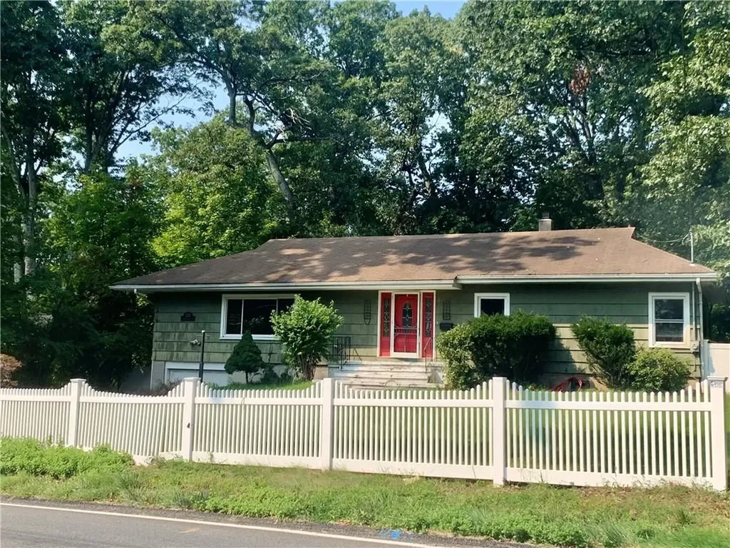 233 W Washington Avenue Pearl River NY 10965
