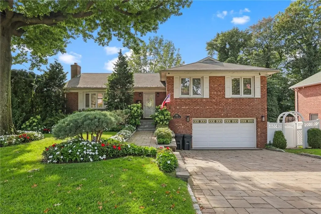 957 Split Rock Road Pelham NY 10803