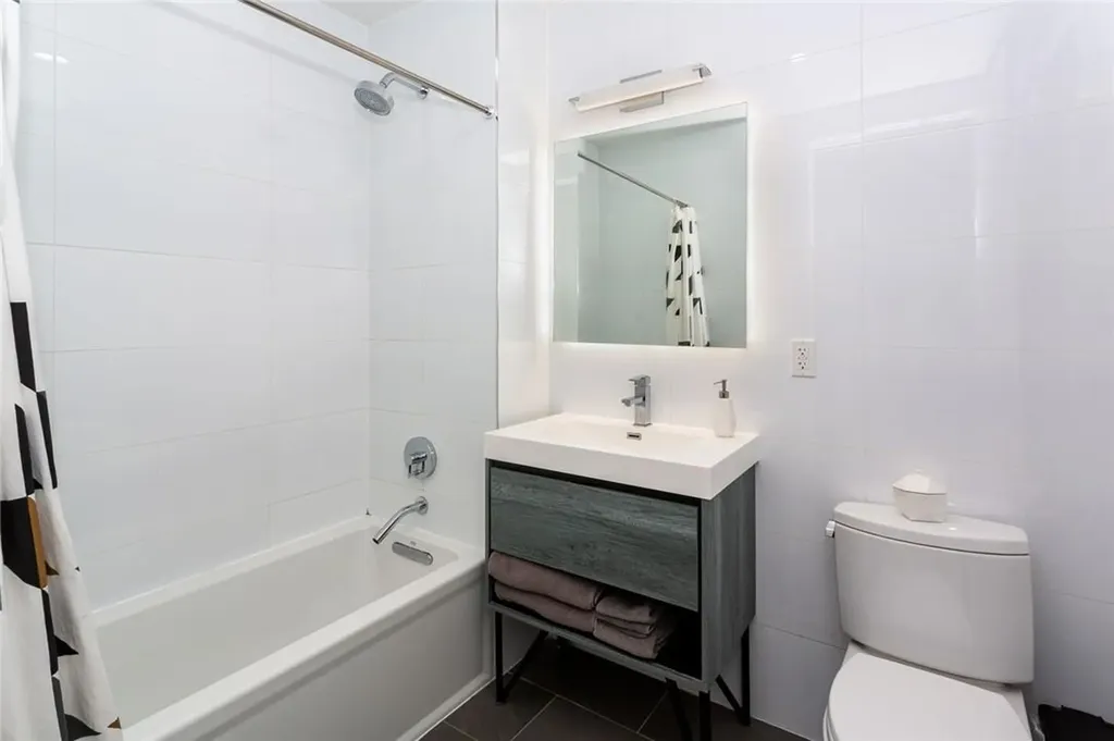 225 E 138th Street Bronx NY 10451