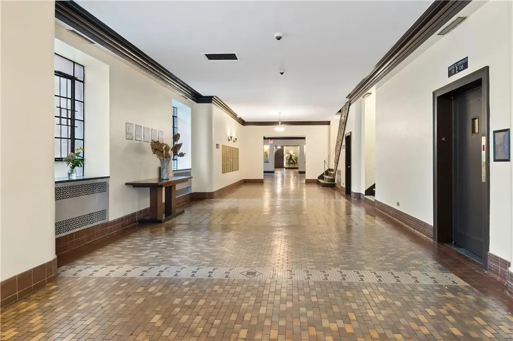 601 Pelham Parkway N Bronx NY 10467