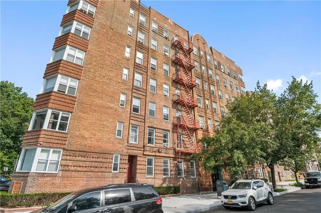 601 Pelham Parkway N Bronx NY 10467