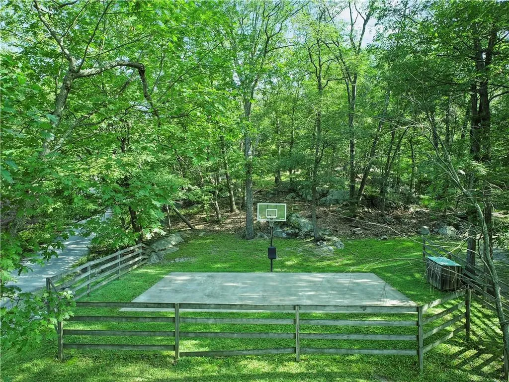 17 Upland Drive Garrison NY 10524