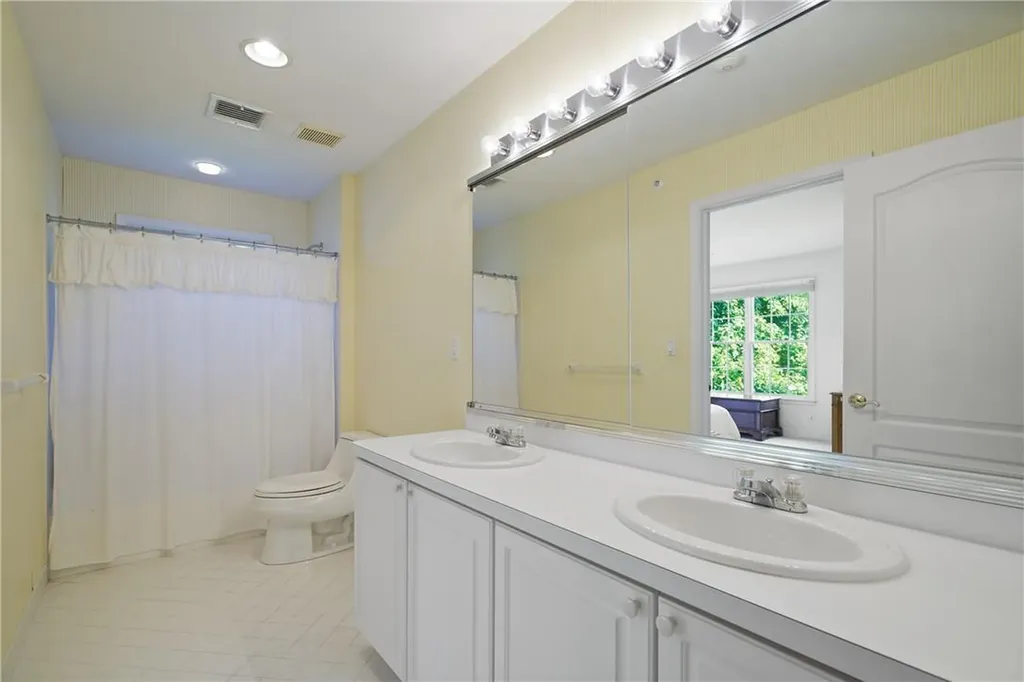61 Club Pointe Drive White Plains NY 10605