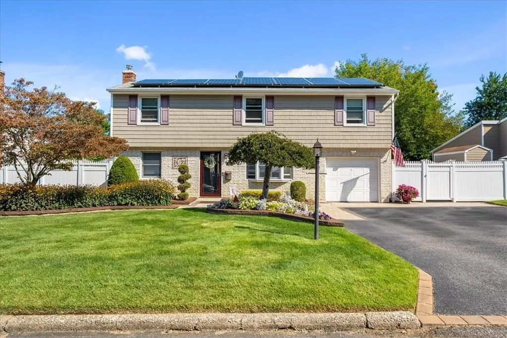 27 Richmond Street Islip NY 11751