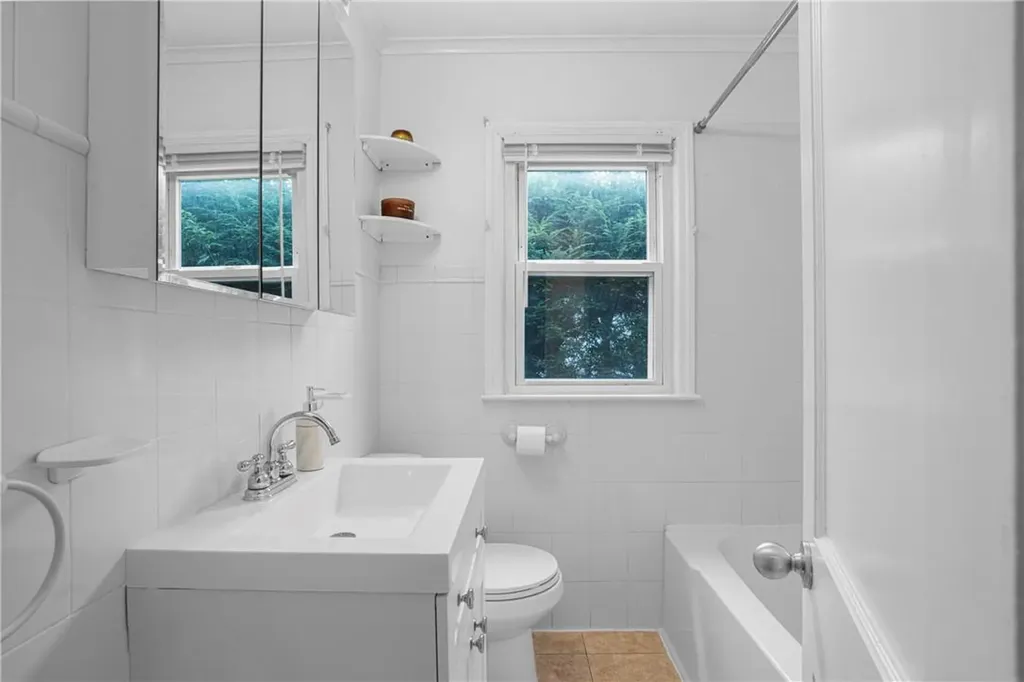 15 Shelley Avenue Valhalla NY 10595