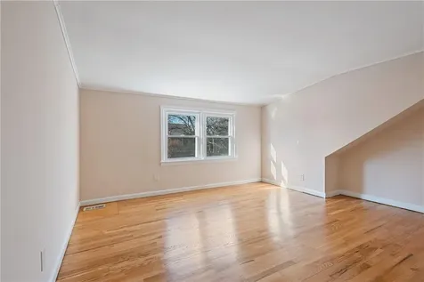 15 Shelley Avenue Valhalla NY 10595