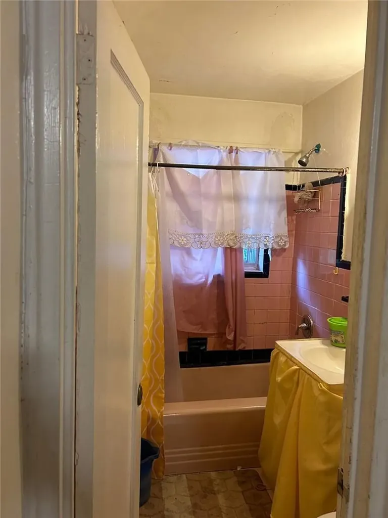 1476 Arnow Avenue Bronx NY 10469