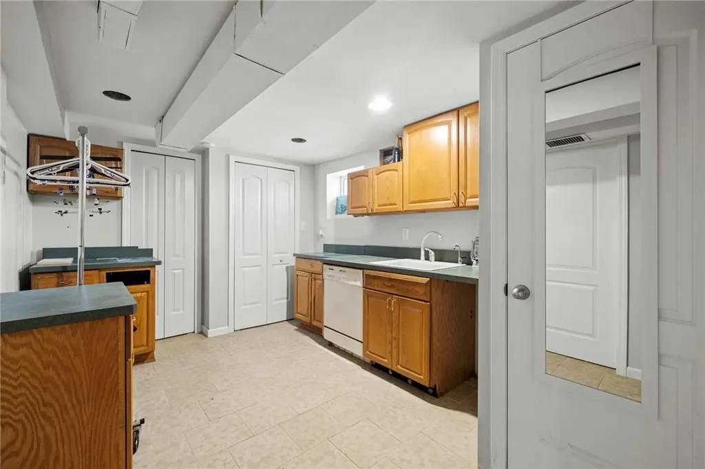 132 Morningside Drive Westbury NY 11590